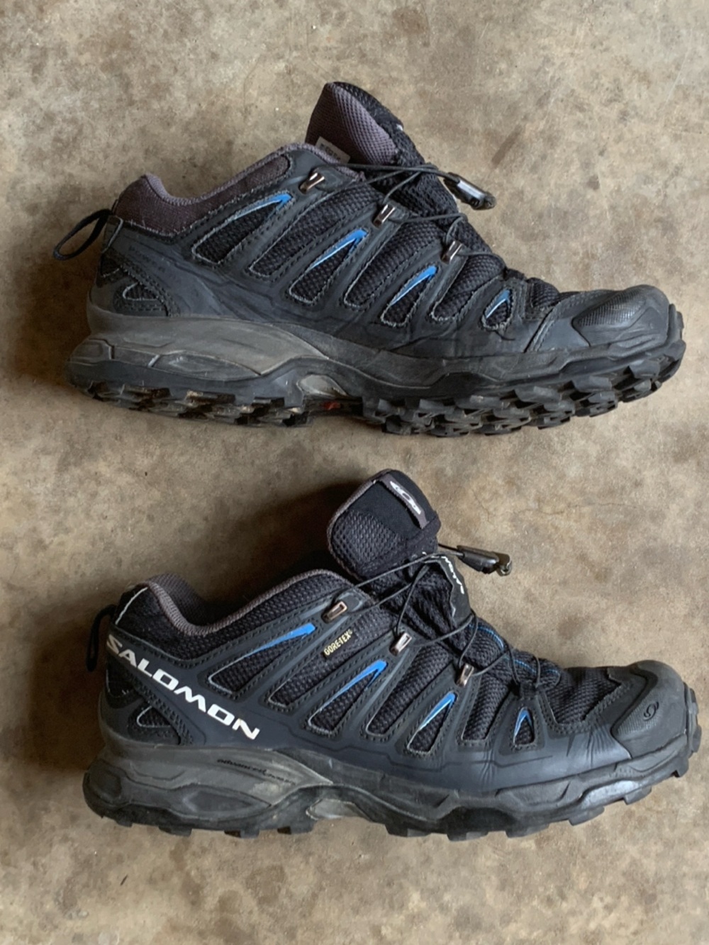 Salomon Men's Black Trail Shoes with Blue Accents